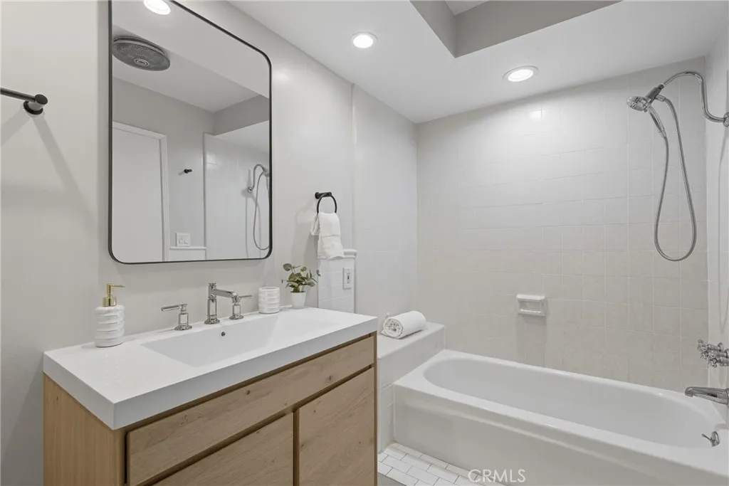 14106 Dickens 302, Sherman Oaks, California 91423 home-pic-13